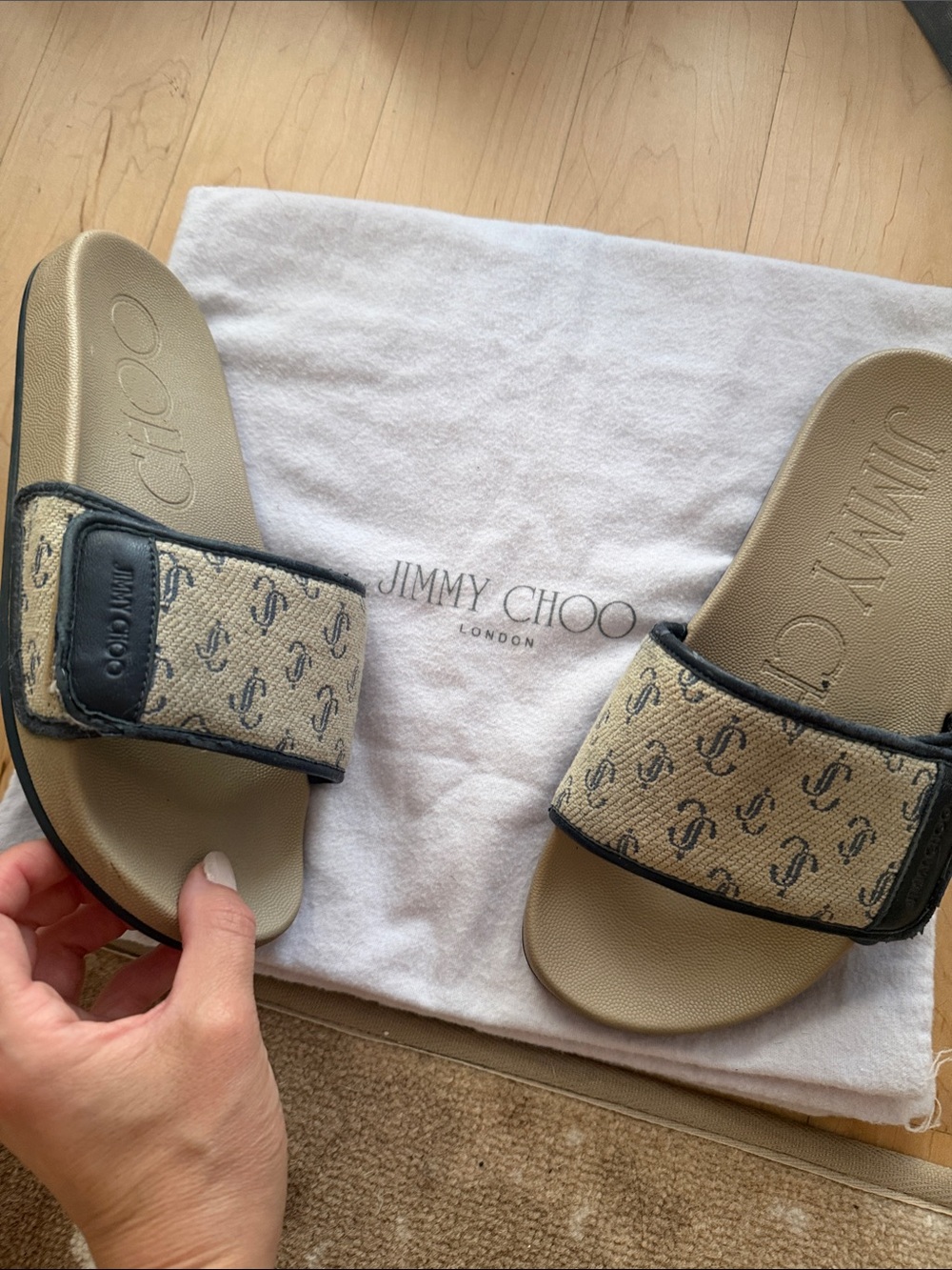 🗽Jimmy Choo Logo Slide Sandals